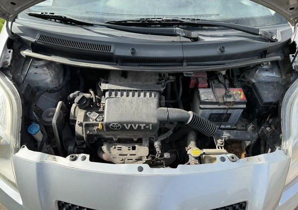 Toyota Yaris cena 9700 przebieg: 305000, rok produkcji 2006 z Połaniec małe 79